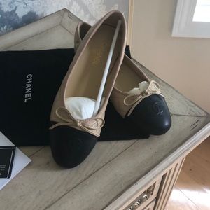 Ballet flats being black lamb skin